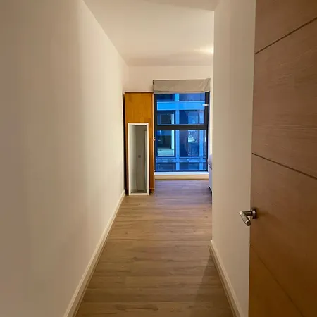 2 Bed, 2 Bath Apartment In Guildford Town Centre With Parking! Exterior foto