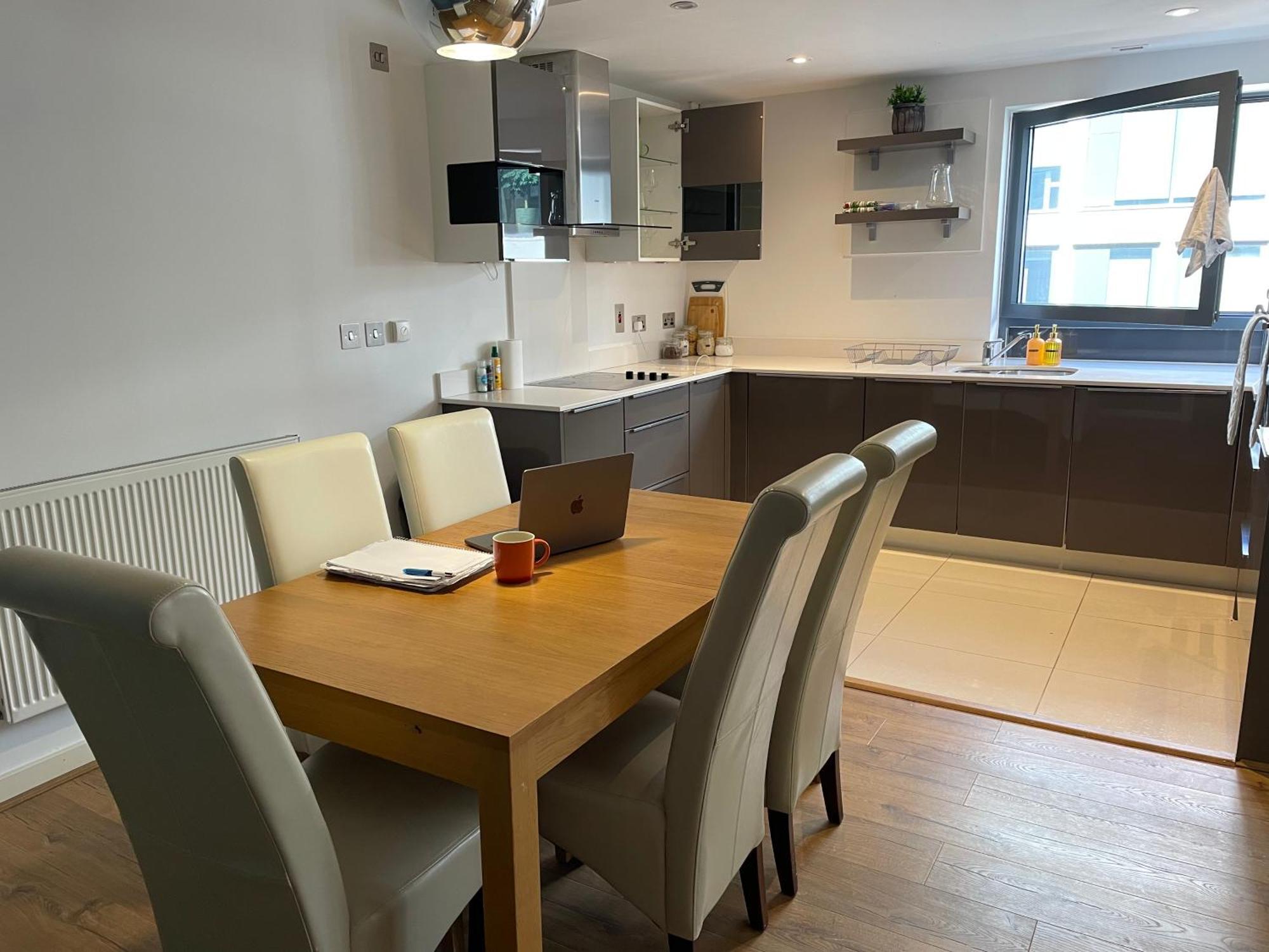 2 Bed, 2 Bath In Town Centre With Parking! *